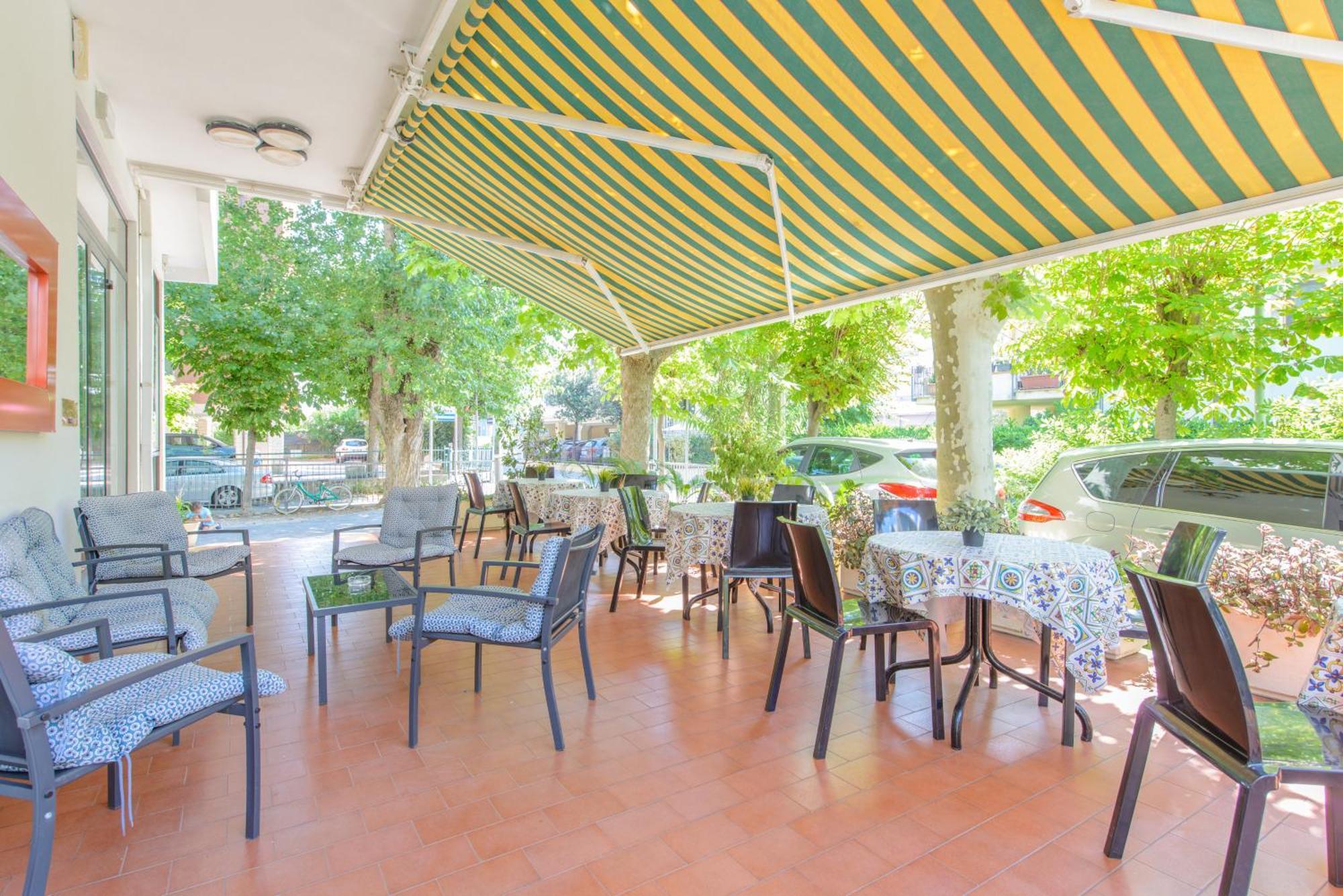 Hotel Avana Mare Rímini Exterior foto